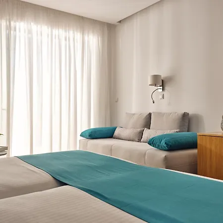 Cavo Orient & 4*