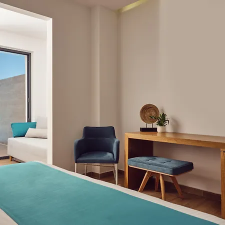 Cavo Orient & 4*