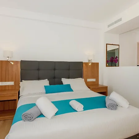 Cavo Orient & 4*