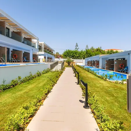 מלון Cavo Orient & 4*