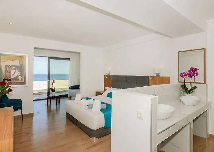 Cavo Orient & Ξενοδοχείο