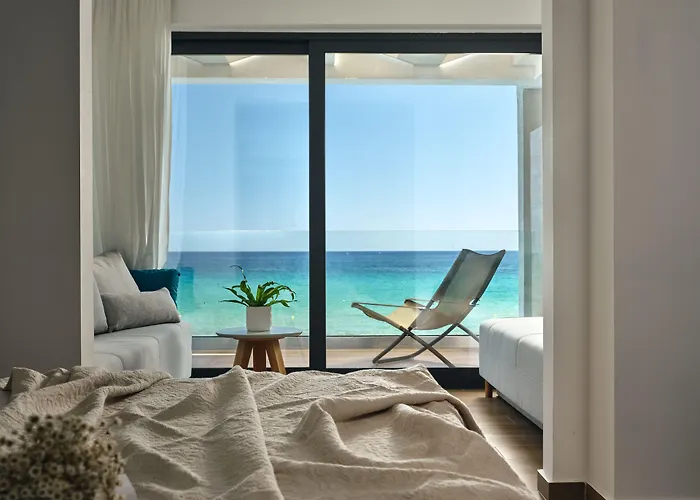 Cavo Orient & Ξενοδοχείο 4*